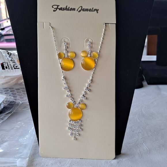 4 Necklace and earring sets for tweens nwt - Picture 3 of 15